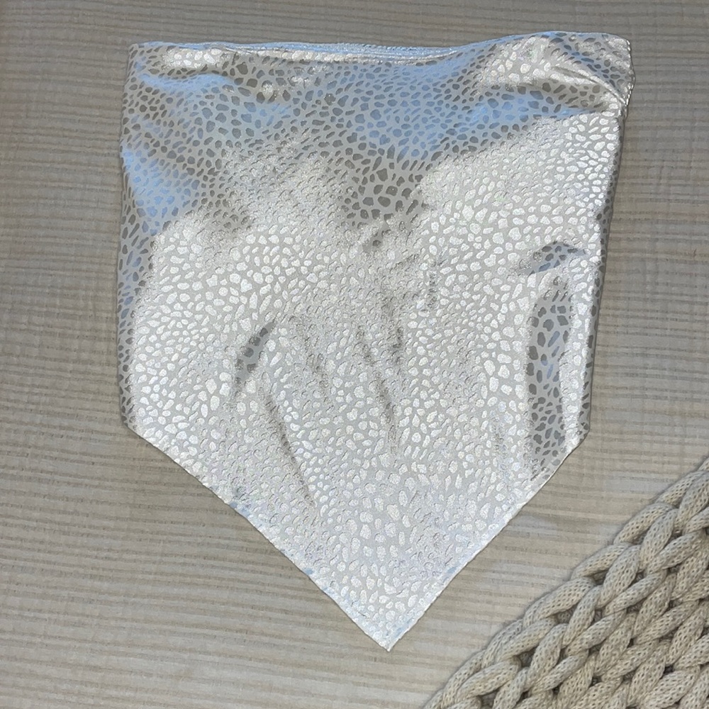 ee:some white bandeau top